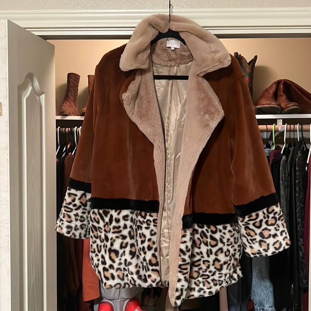 Soft, fuzzy jacket/coat with leopard detail